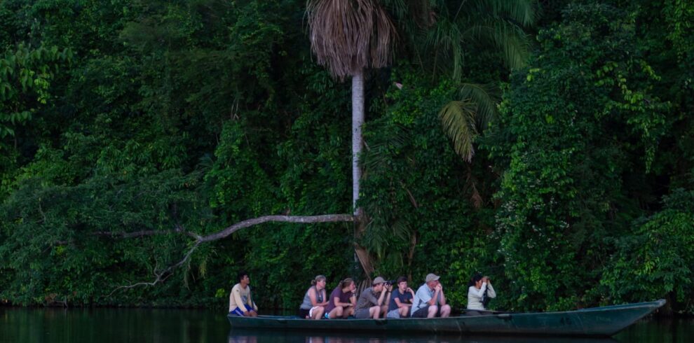 Kayak en la Amazonía de Tambopata, Perú